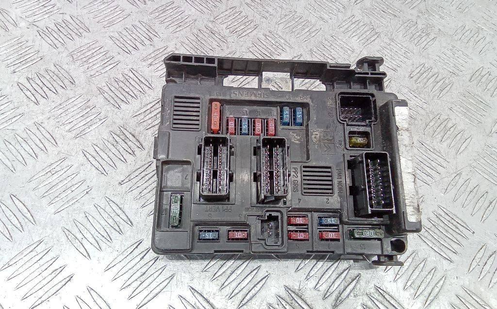 блок предохранителей Citroen C4 1 поколение 2004, 1.6 л., бензин - фото №1