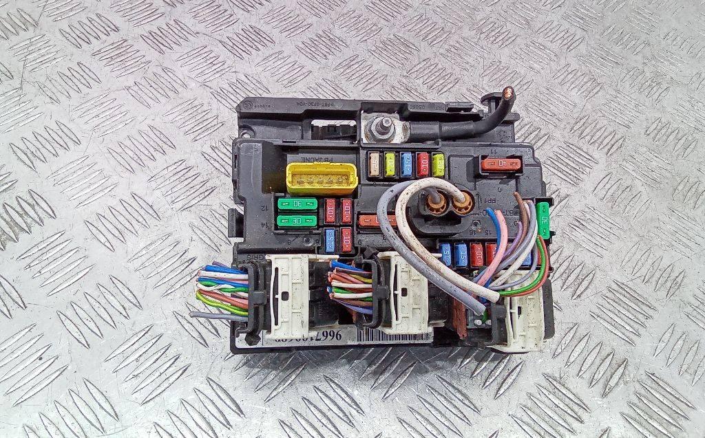 блок предохранителей Citroen C3 3 поколение 2016, 9667199680 - фото №1