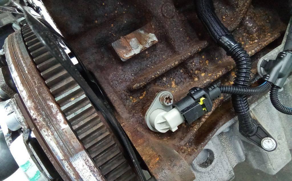 датчик коленвала Alfa Romeo Giulietta 940 2010, 1.6 л., дизель, МКПП - фото №1