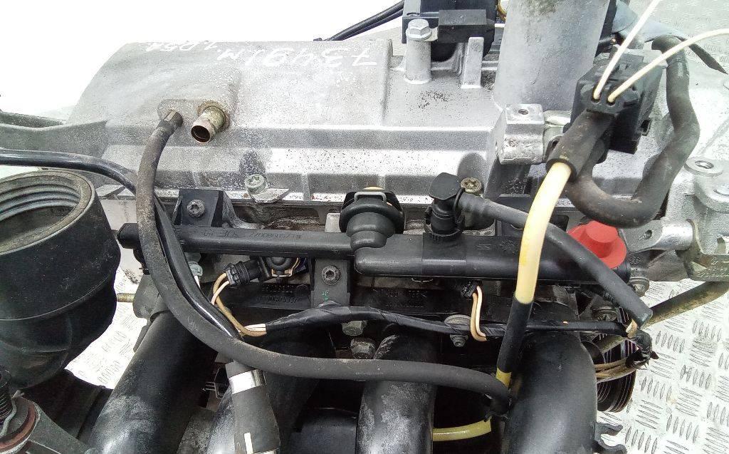 топливная рампа Renault Clio 2 поколение 1999, 1.6 л., бензин, АКПП, 7700868573 - фото №1