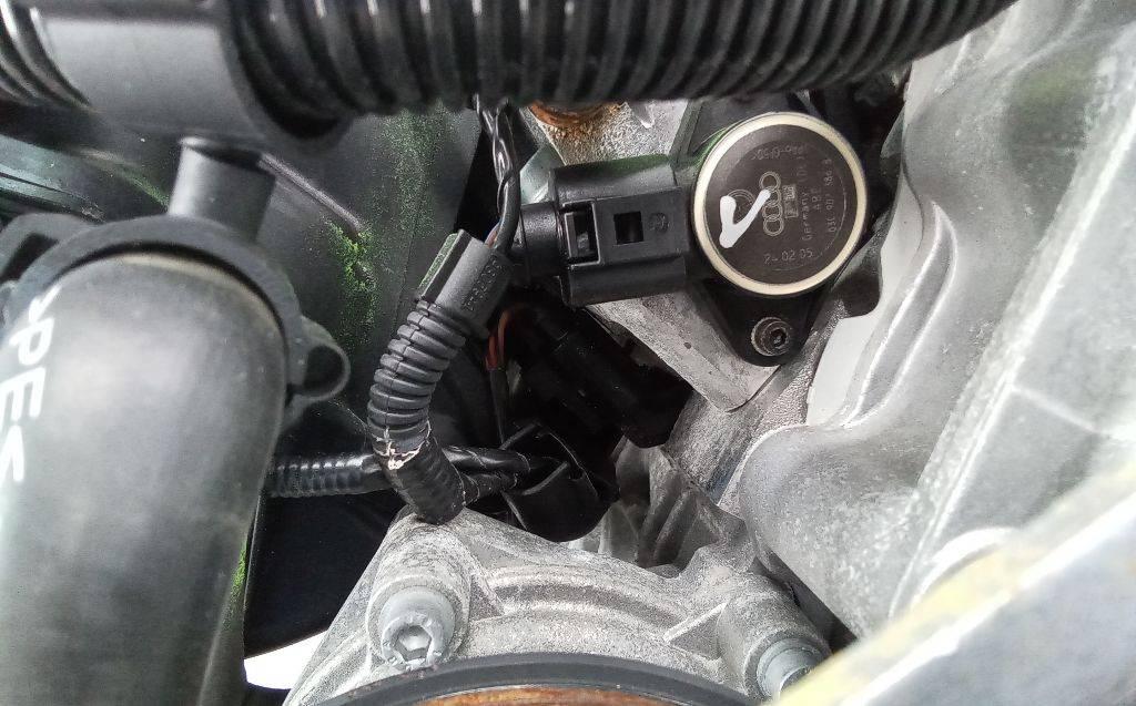 форсунка Volkswagen Golf 6 поколение 2008, 1.6 л., бензин, МКПП - фото №1