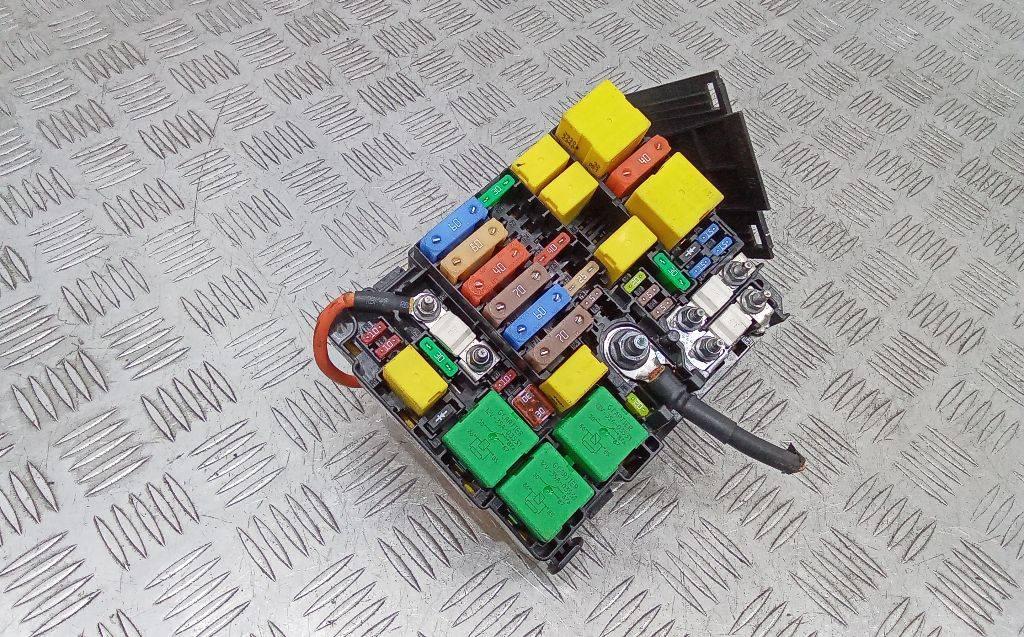 блок предохранителей Citroen C4 Picasso 2020, 9804848580 - фото №1