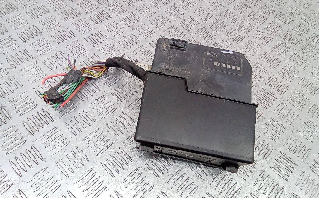 блок предохранителей Renault Megane 3 поколение 2008, 1.5 л., дизель, МКПП, 8200481866 - фото №1