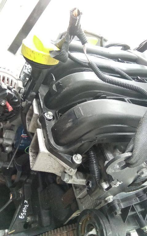 форсунка Renault Clio 3 поколение 2008, 1.6 л., бензин, МКПП - фото №1