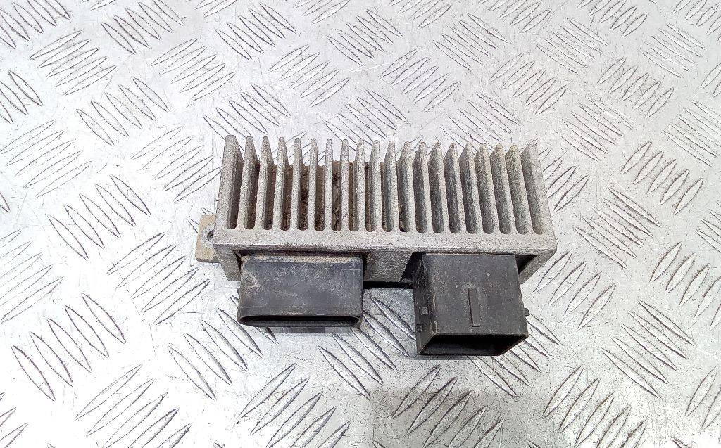 реле накала свечей Opel Vivaro B 2014, 271206395R - фото №1