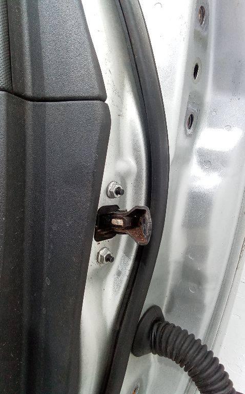 ограничитель открывания двери Toyota Auris 1 поколение 2007 - фото №1