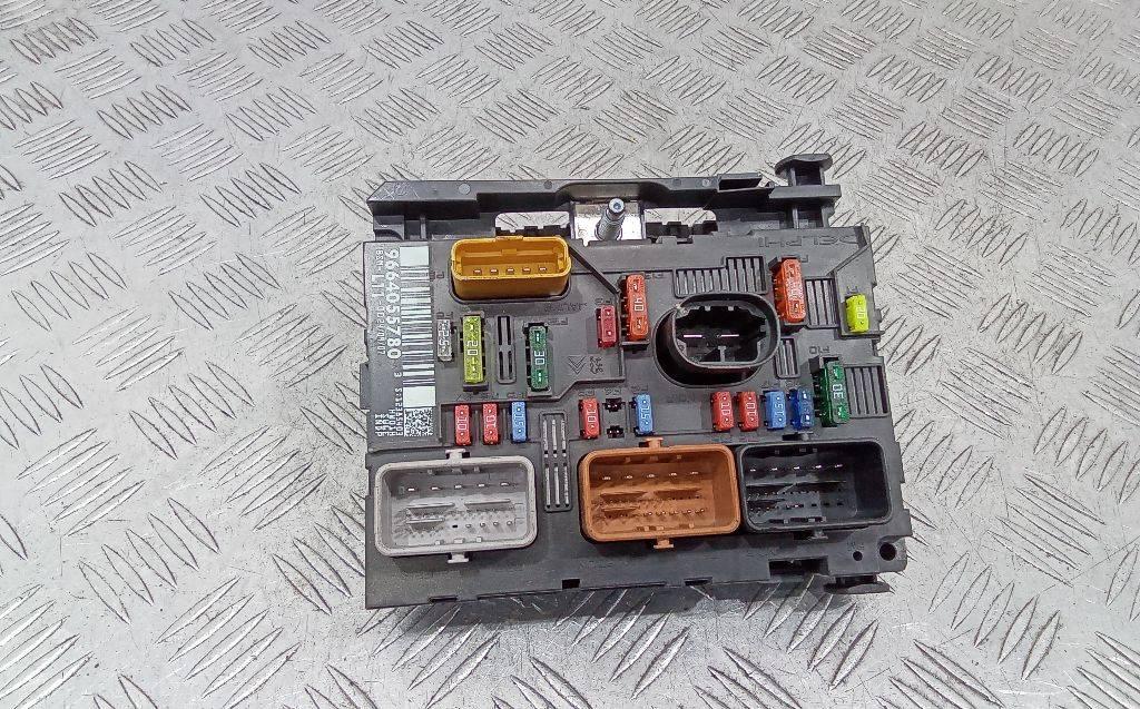 блок предохранителей Peugeot 207 1 поколение 2007, 9664055780 - фото №1