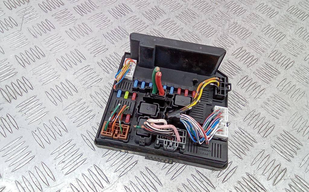 блок предохранителей Nissan Qashqai 1 поколение 2009, 1.5 л., дизель, 284B7JD00B - фото №1