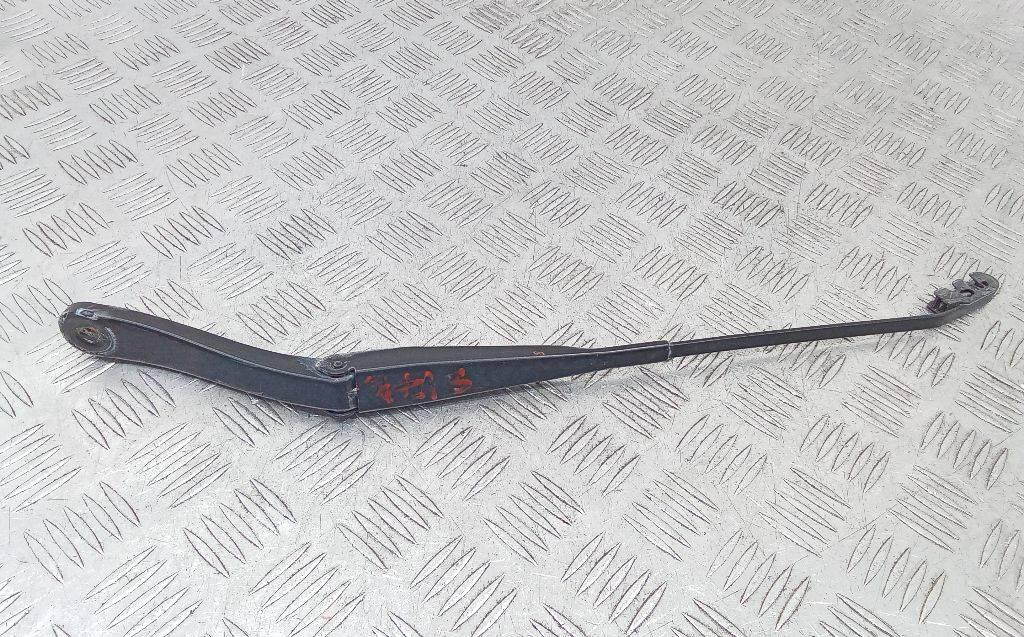 щеткодержатель (поводок стеклоочистителя, дворник) Dacia Duster 1 поколение 2012 - фото №1