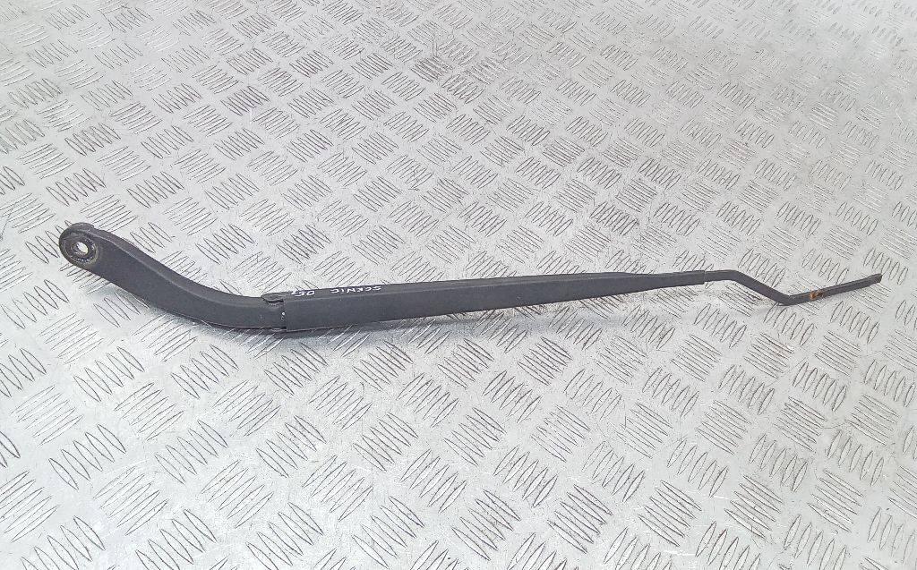 щеткодержатель (поводок стеклоочистителя, дворник) Renault Scenic 2 поколение 2005, 8200466006 - фото №1