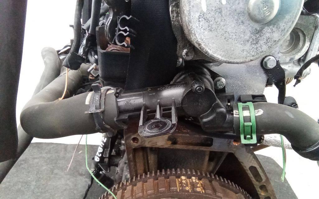 корпус термостата Renault Clio 4 поколение 2012, 1.5 л., дизель, МКПП - фото №1