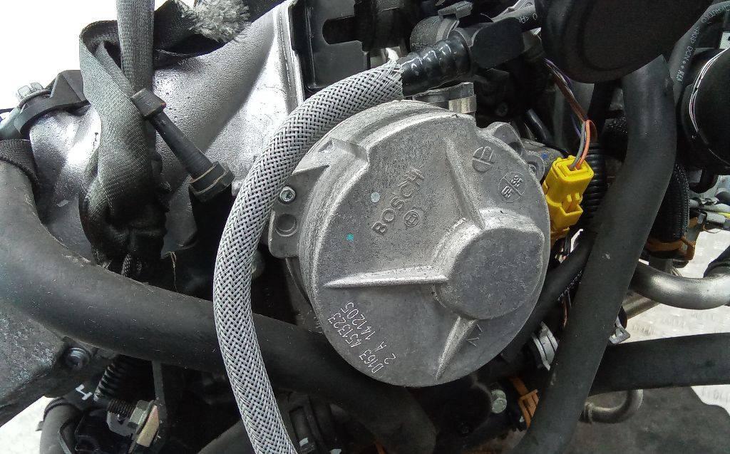 насос вакуумный Renault Megane 2 поколение 2005, 1.9 л., дизель, МКПП, D163451323 - фото №1