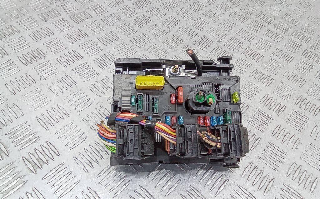 блок предохранителей Peugeot 207 1 поколение 2006, 9661086980 - фото №1