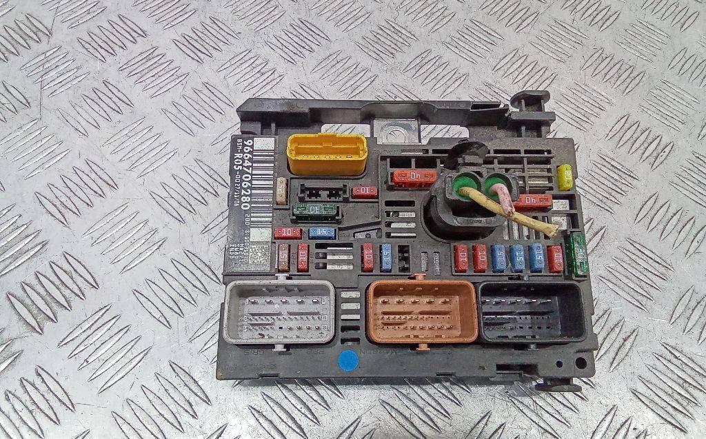 блок предохранителей Peugeot 308 T7 2008, 9664706280 - фото №1