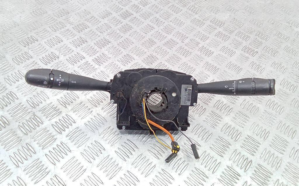 переключатель подрулевой (стрекоза) Citroen C3 1 поколение 2004, 96488213XT - фото №1