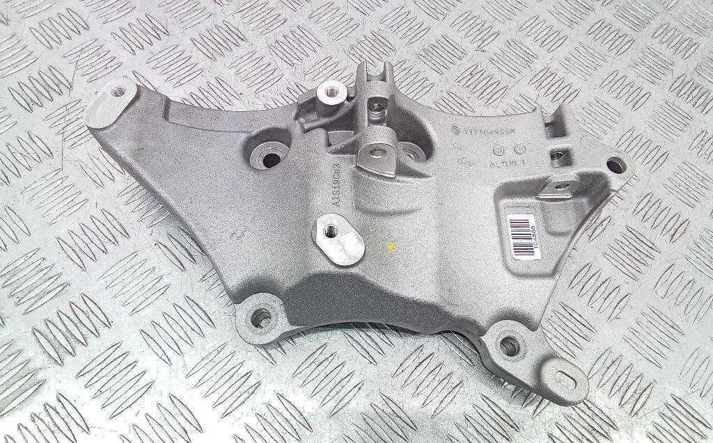 кронштейн генератора Renault Duster 2 поколение 2022, 2.0 л., бензин, МКПП, 117104555R - фото №1