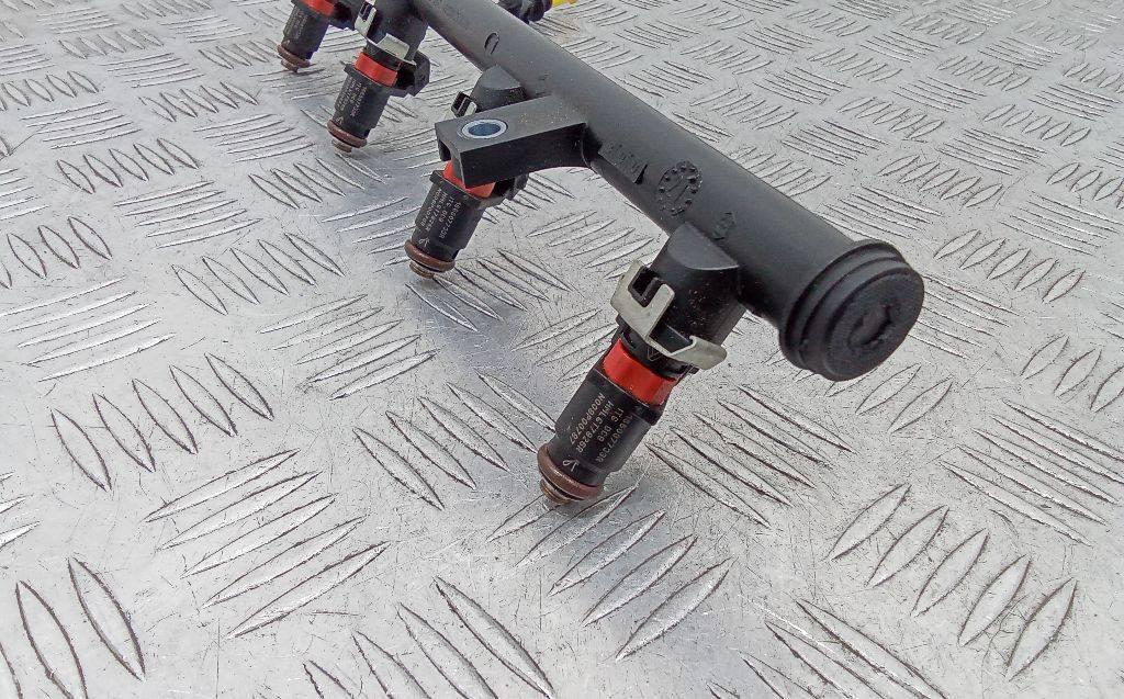 форсунка Renault Duster 2 поколение 2022, 2.0 л., бензин, МКПП, 166007733R - фото №1