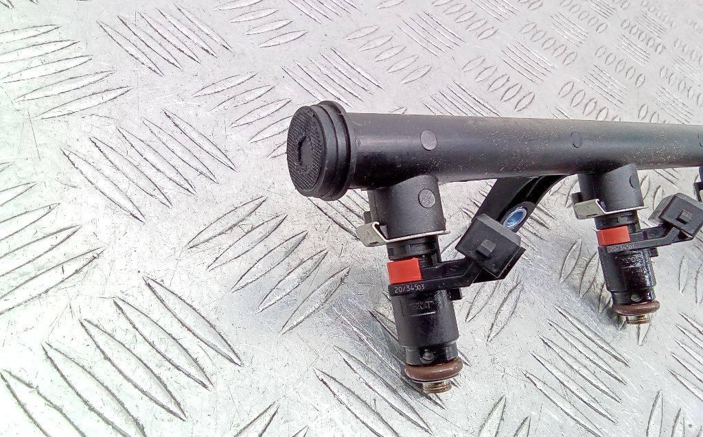 форсунка Renault Duster 2 поколение 2022, 2.0 л., бензин, МКПП, 166007733R - фото №1