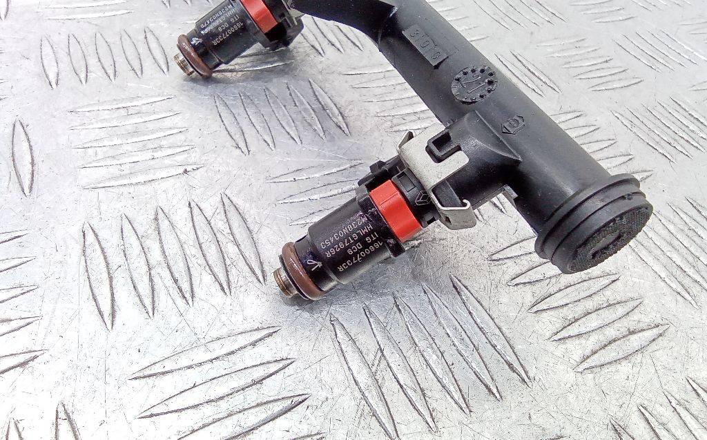 форсунка Renault Duster 2 поколение 2022, 2.0 л., бензин, МКПП, 166007733R - фото №1