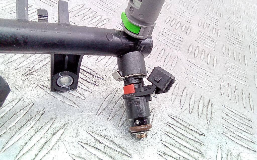 форсунка Renault Duster 2 поколение 2022, 2.0 л., бензин, МКПП, 166007733R - фото №1