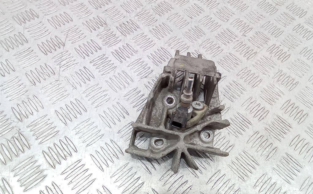 крепление форсунки Renault Megane 3 поколение 2011, 1.5 л., дизель, 8200771226 - фото №1