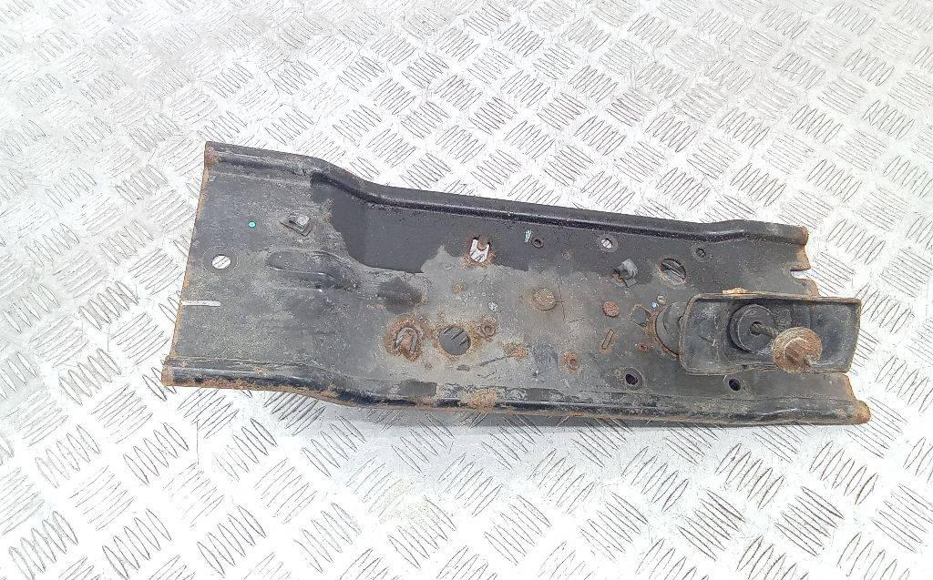 крепление запаски Jeep Commander 1 поколение 2006, 3.0 л., дизель - фото №1