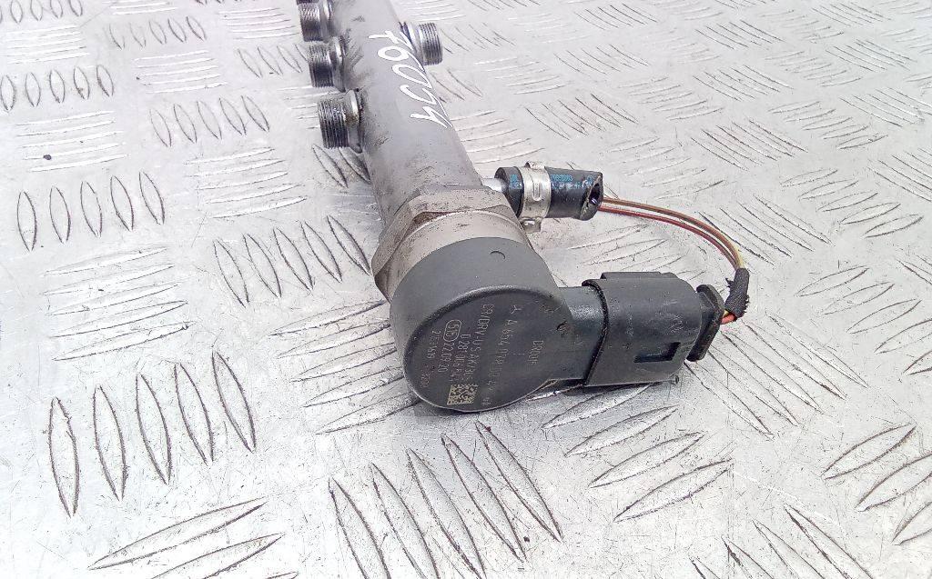 pегулятор давления топлива Mercedes-Benz A-Класс W177/V177 2020, 2.0 л., дизель, АКПП, A6540780049 - фото №1