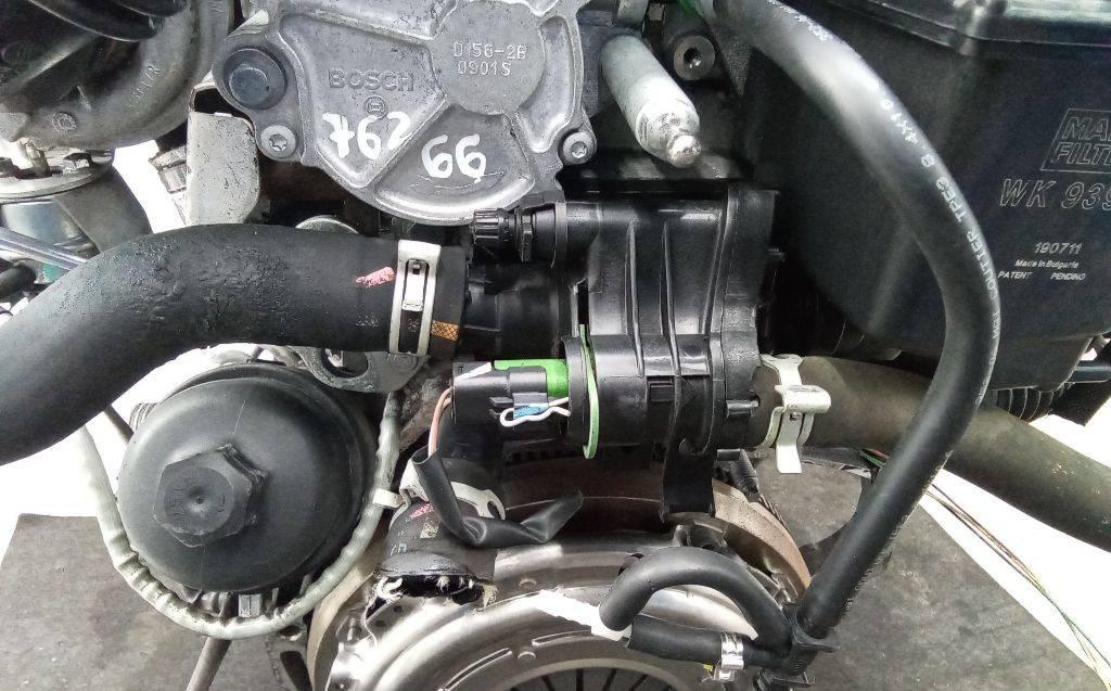 корпус термостата Peugeot 207 1 поколение 2007, 1.6 л., дизель, МКПП - фото №1