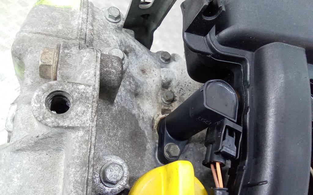 катушка зажигания Renault Clio 3 поколение 2006, 1.4 л., бензин, МКПП - фото №1