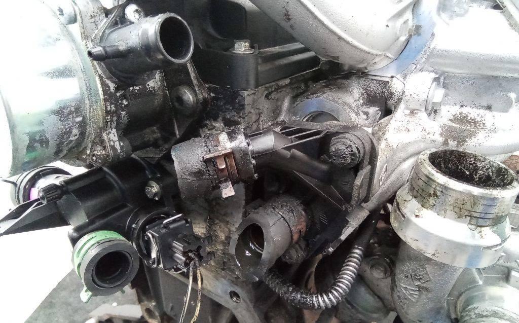 фланец (тройник) системы охлаждения Renault Megane 3 поколение 2010, 1.5 л., дизель, МКПП, 8200337841 - фото №1