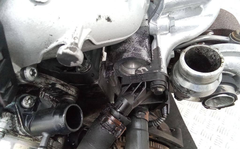 фланец (тройник) системы охлаждения Renault Megane 3 поколение 2011, 1.5 л., дизель, МКПП, 8200337841 - фото №1