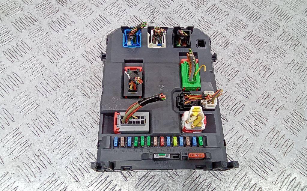 блок предохранителей Citroen C3 Picasso 1 поколение 2011, 9666952080 - фото №1