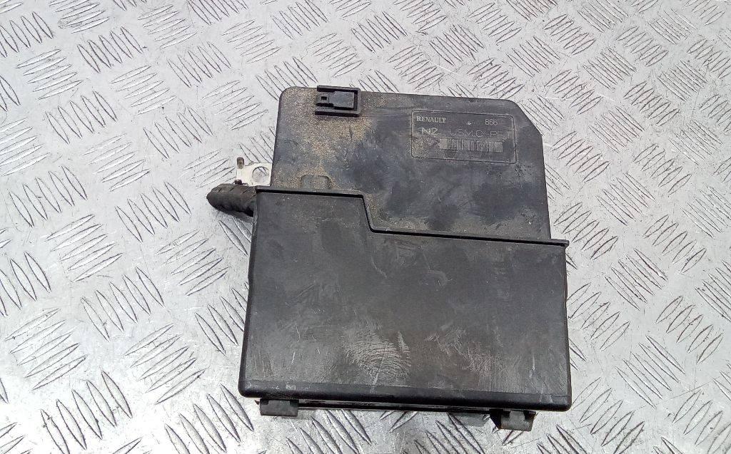 блок предохранителей Renault Megane 3 поколение 2008, 1.5 л., дизель, МКПП, 8200481866 - фото №1