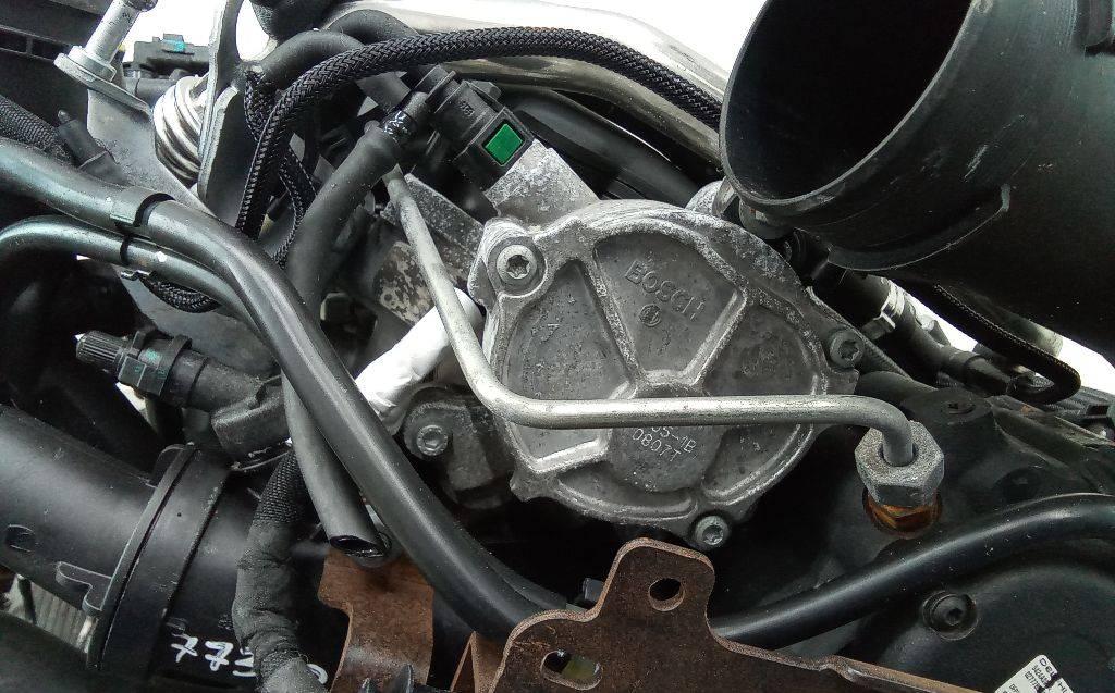 насос вакуумный Citroen C5 2 поколение 2008, 2.0 л., дизель, АКПП - фото №1