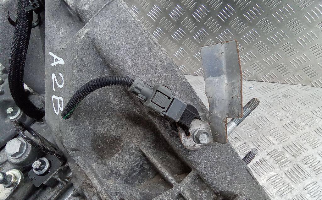 датчик коленвала Renault Clio 4 поколение 2015, 1.5 л., дизель, МКПП - фото №1