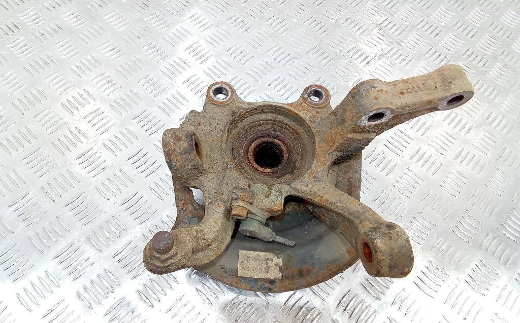 кулак поворотный правый Nissan X-Trail T30 2002, дизель - фото №1