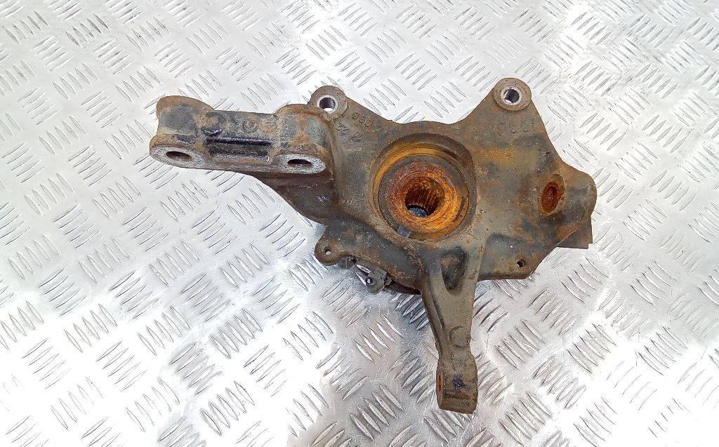 кулак поворотный левый Renault Megane 3 поколение 2011, 1.5 л., дизель - фото №1