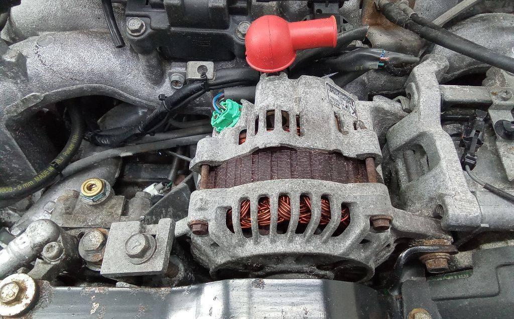 генератор Subaru Legacy 3 поколение 2002, 2.5 л., бензин, АКПП, 23700AA370 - фото №1