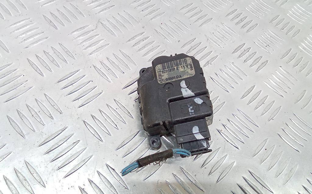моторчик заслонки печки Jeep Commander 1 поколение 2006, 3.0 л., дизель, 929585P - фото №1