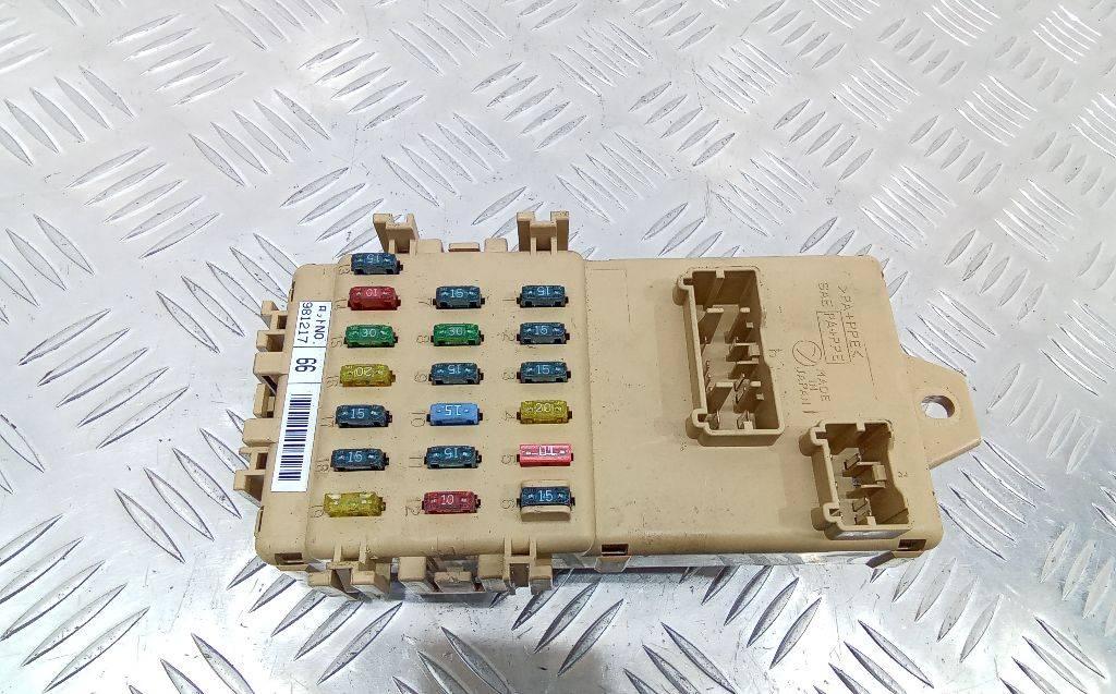 блок предохранителей Subaru Legacy 3 поколение 2001 - фото №1