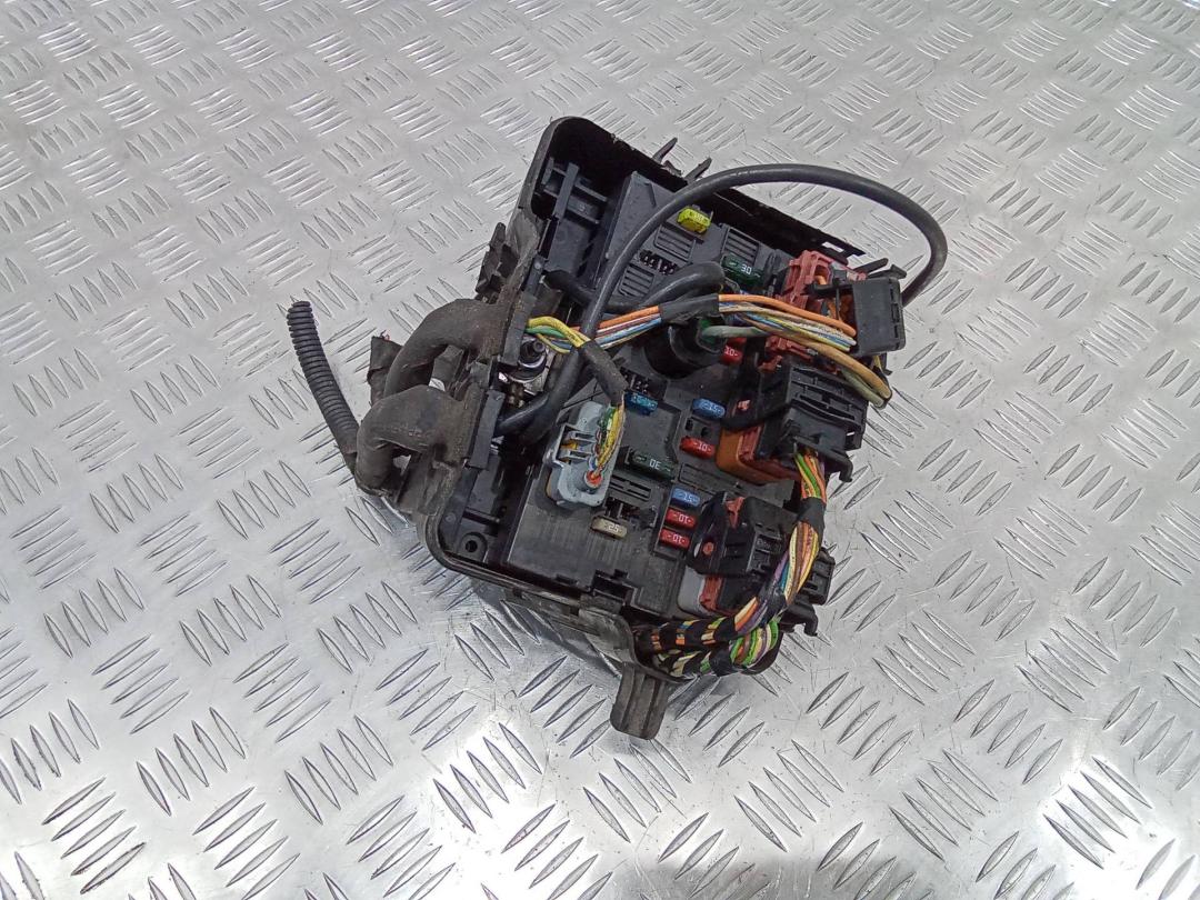 блок предохранителей Citroen C2 1 поколение 2007, 1.6 л., бензин, АКПП, 9664055480, L03 - фото №1