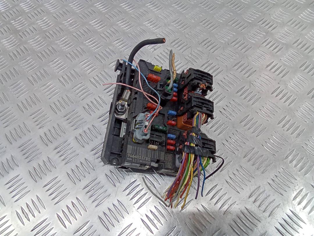 блок предохранителей Peugeot 207 1 поколение 2007, 9664055780, L11 - фото №1