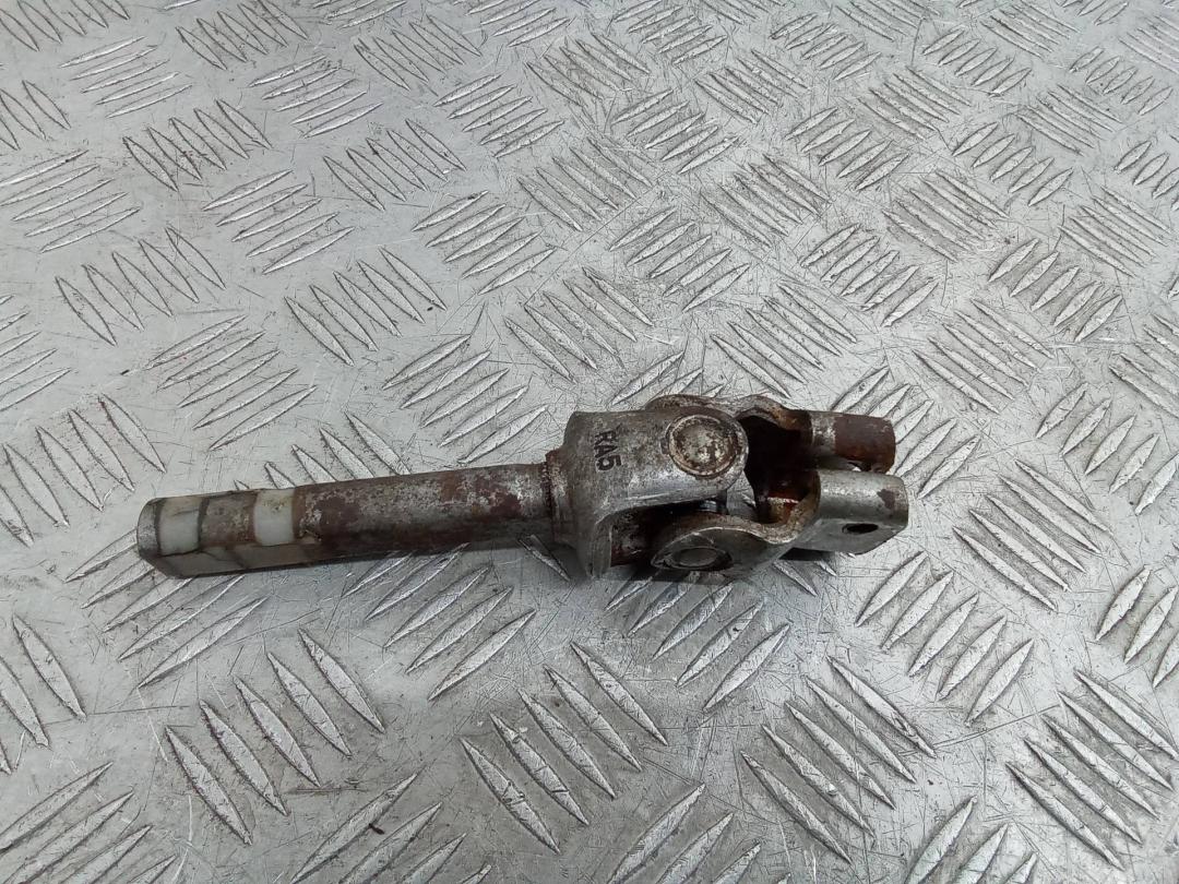 рулевой карданчик Ford Fiesta 4 поколение 1998 - фото №1