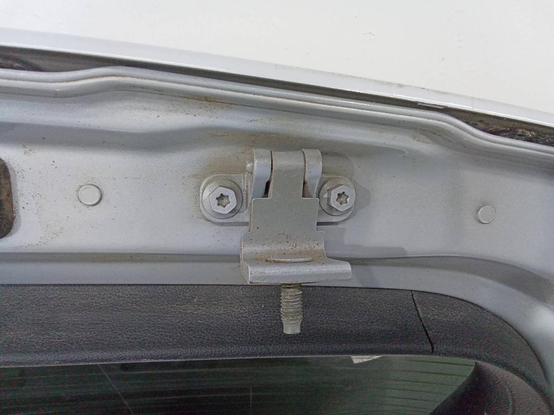 петля крышки багажника Volkswagen T-Roc 1 поколение 2019 - фото №1