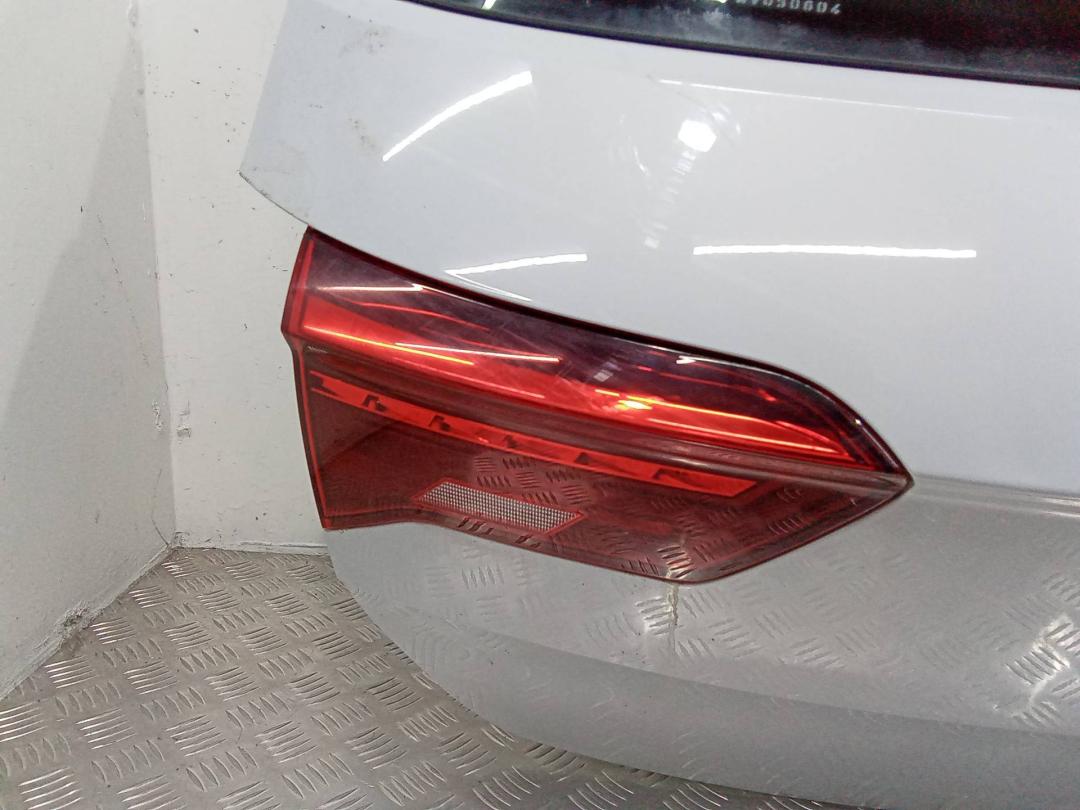 фонарь крышки багажника левый Volkswagen T-Roc 1 поколение 2019 - фото №1