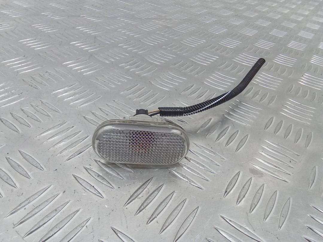 повторитель поворота на крыле левый Opel Vivaro B 2016, 261658184R - фото №1