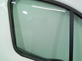 стекло двери передней правой Opel Vivaro B 2016, правый руль