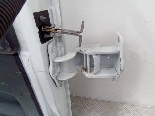 петля двери Opel Vivaro B 2016