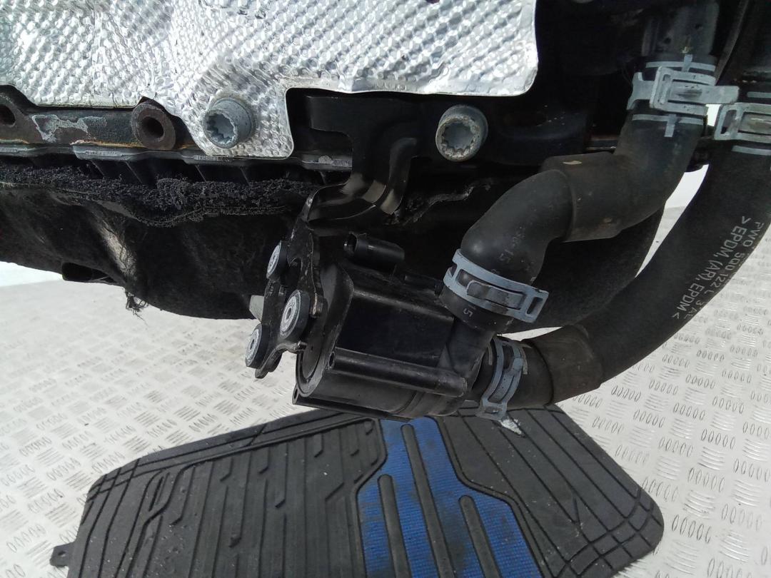 насос антифриза дополнительный Volkswagen Golf 7 поколение 2016, 2.0 л., дизель, МКПП, 5Q0965561 - фото №1