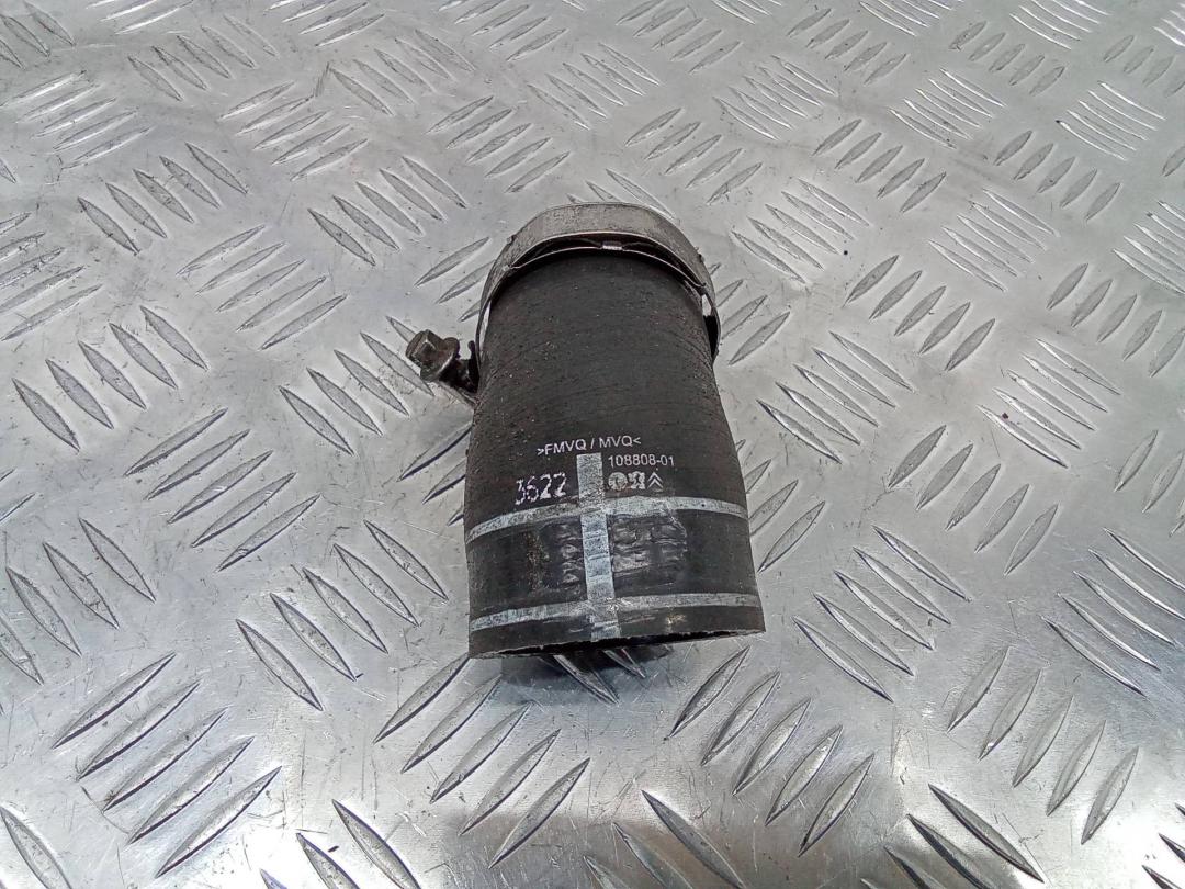 патрубок интеркулера Peugeot 3008 1 поколение 2010, 108808-01 - фото №1